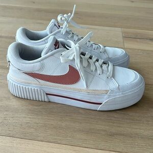 Women’s Nike Court Legacy Lift sneakers